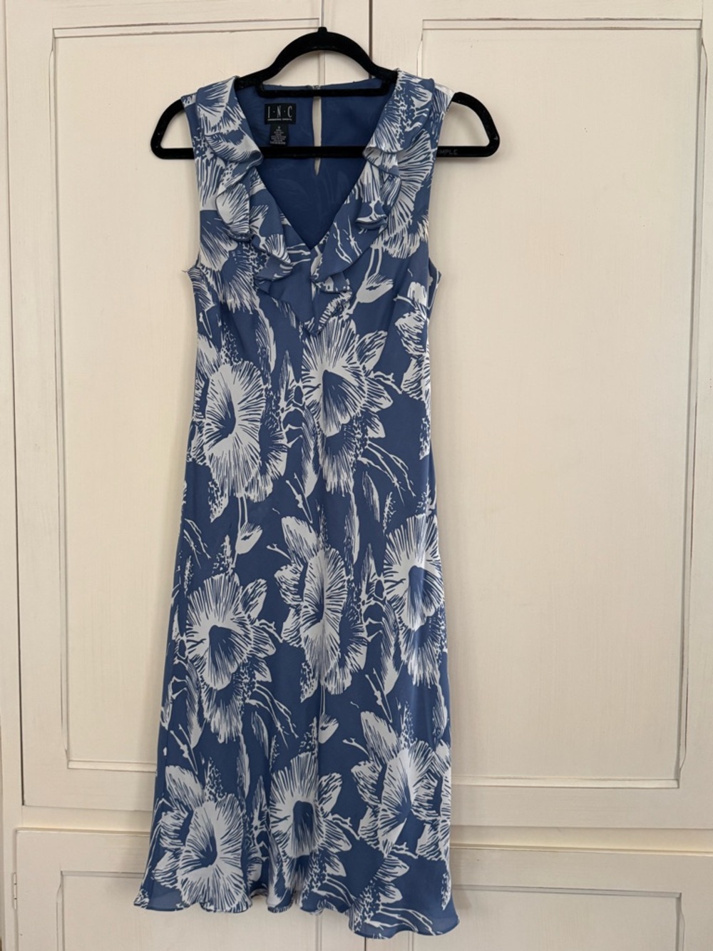 INC Beautiful Sleeveless Light Blue Floral V-Neck Dress